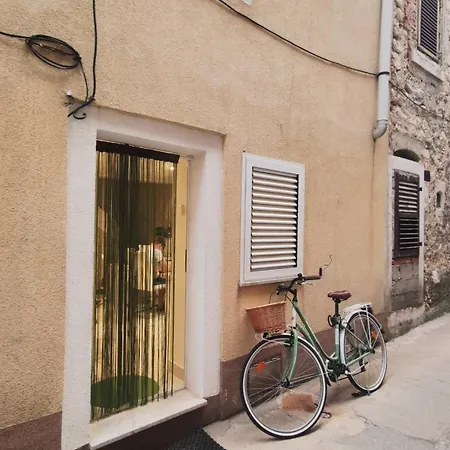 בית נופש House With A Parking Space Pag - 19852